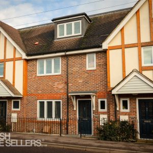 Main Road, Edenbridge, Kent, TN8 6HZ