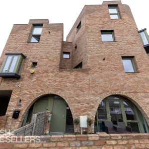 Edgewood Mews, London, N3 3EW