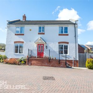 Filey Drive, Hamilton, Leicester, Leicestershire, LE5 1ET