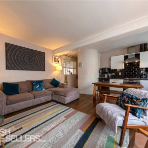 Brixton Road, London, SW9 7DE