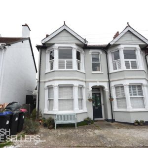 Woodfield Road, Leigh-on-Sea, Essex, SS9 1ET