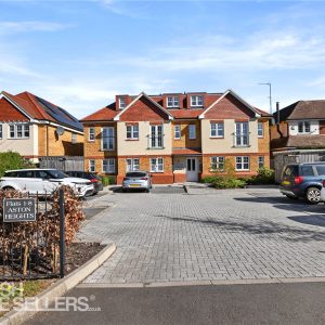 London Road, Aston Clinton, Aylesbury, Buckinghamshire, HP22 5LB