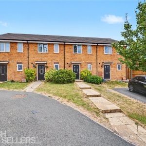 Dray Gardens, Luton, Bedfordshire, LU3 3FF