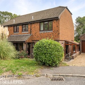 Crofts Close, Chiddingfold, Godalming, Surrey, GU8 4SG