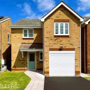 Bryn Dreinog, Capel Hendre, Ammanford, Carmarthenshire, SA18 3RJ